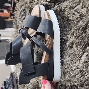 Mukluks black wedge sandal 6 BRAND NEW